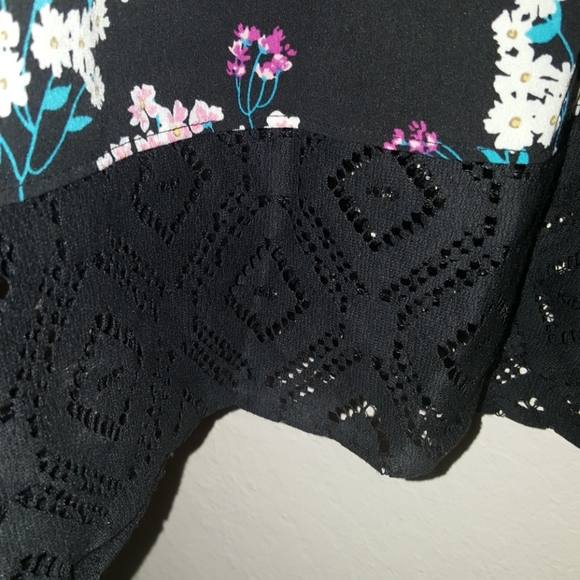 Van Heusen Floral and lace T shirt - Picture 3 of 4